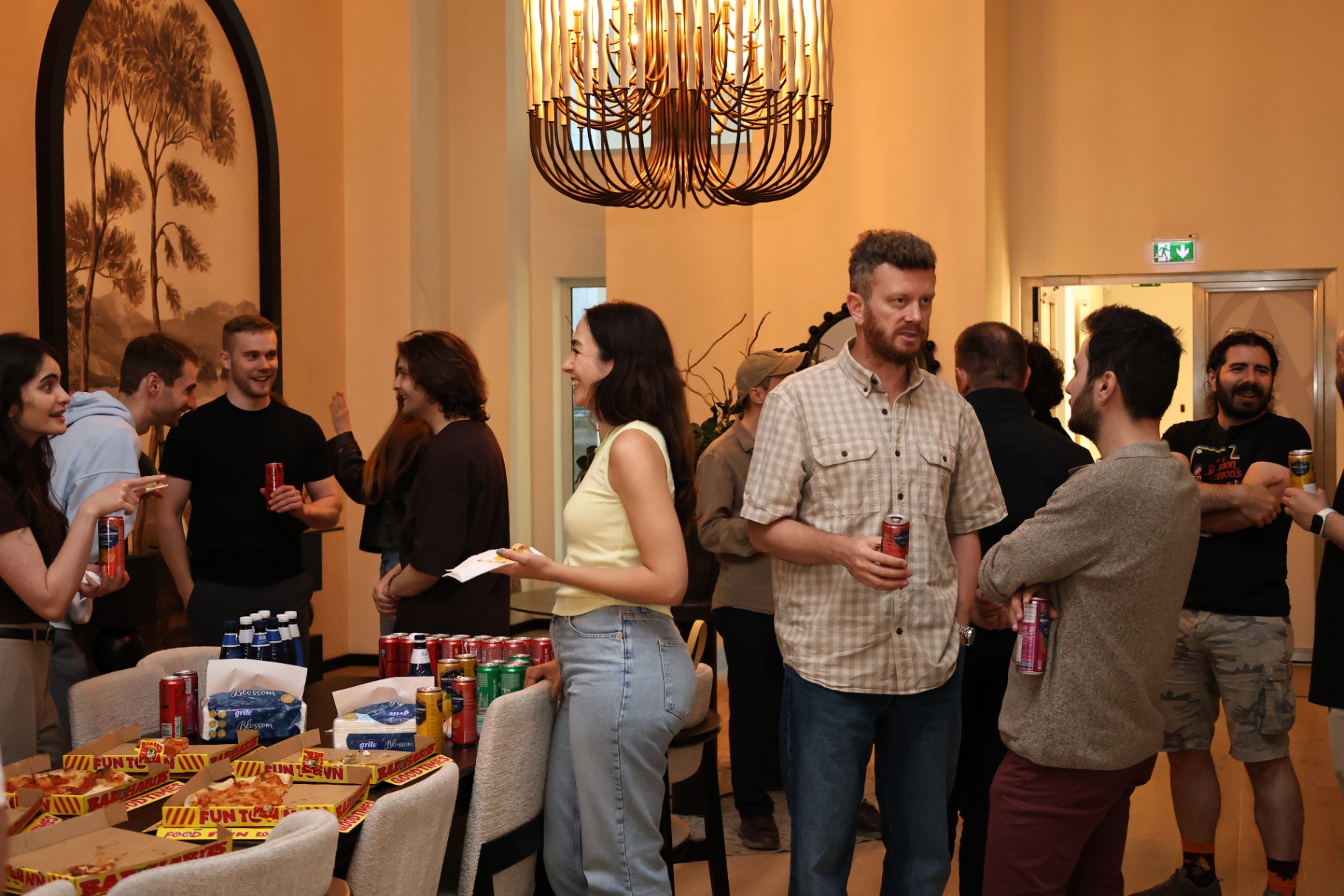 Tallinn'de etkinlik sonrası kurucu networking sohbetleri